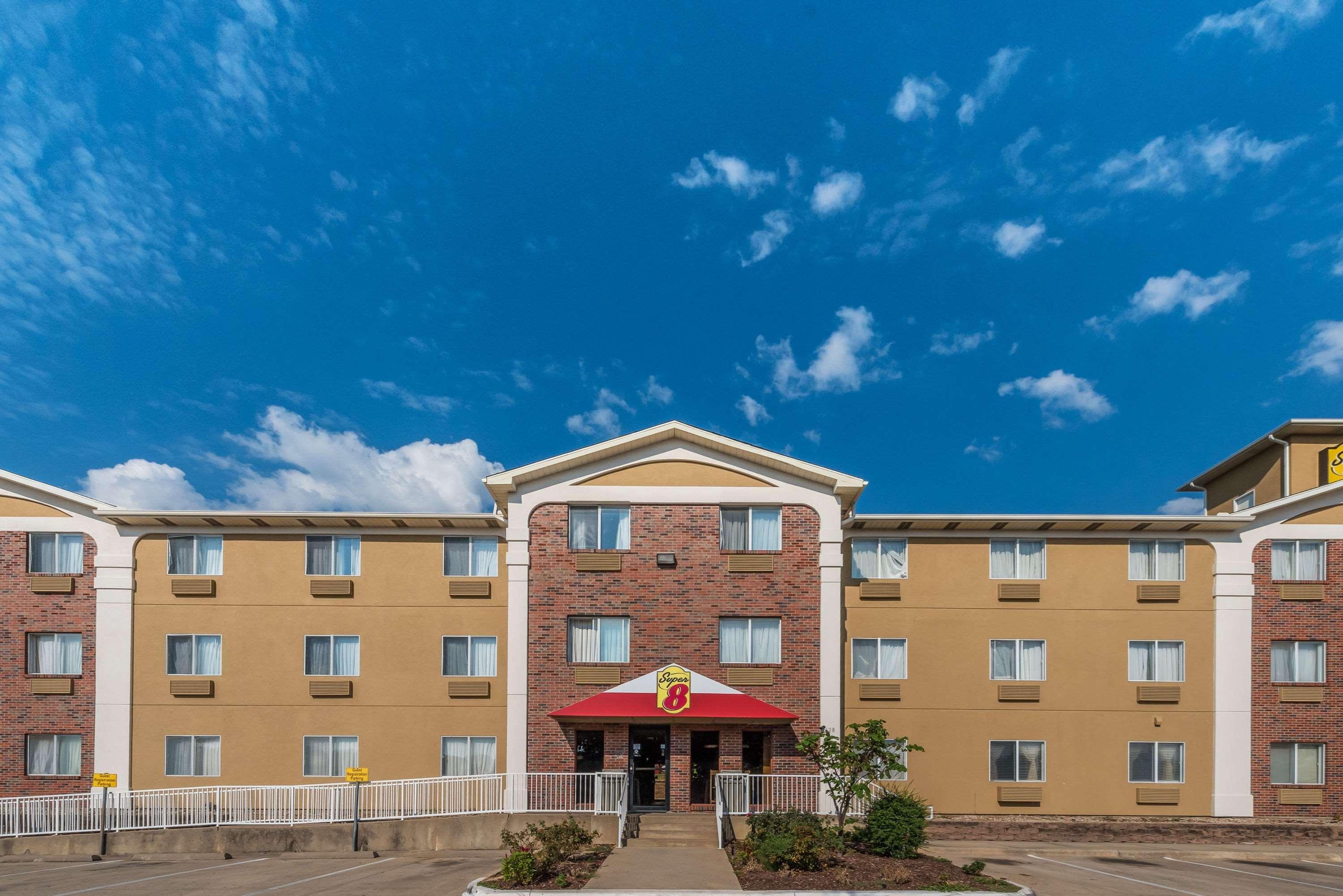 Hotel Super 8 By Wyndham Denton Exteriér fotografie